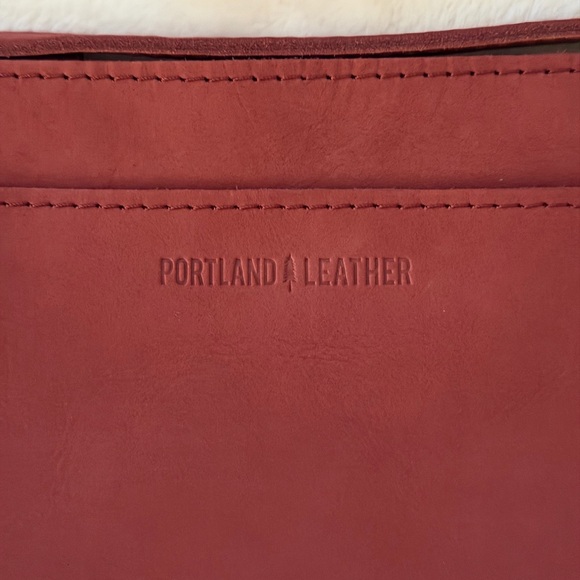 Portland Leather Classic Poppy  Crossbody Bag - Picture 2 of 13